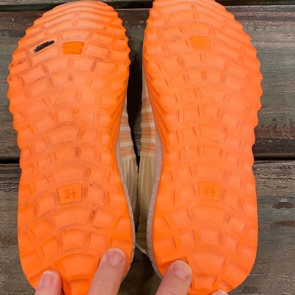 Danskin Display Pair With Tags “Positive” Sneakers Tan Orange Womens Size 5.5 - Picture 6 of 9